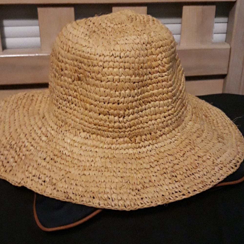 Tan Old Navy straw hat.